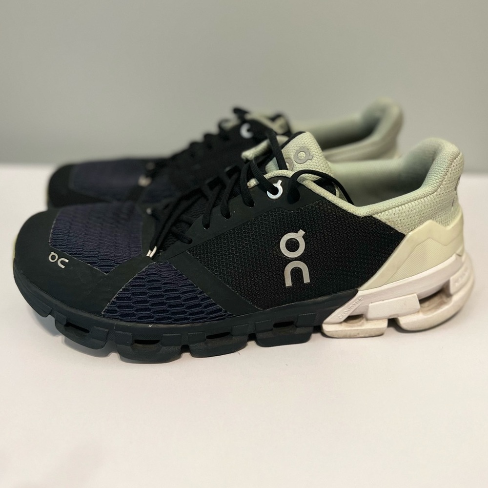 On Cloud running shoes, women’s size 9